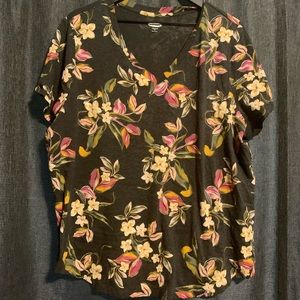 Women’s charcoal floral vneck tee